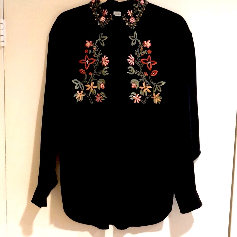 Gorgeous HYPE Vintage 1980's  Embroidered Blouse - Size M Excellent Condition.
